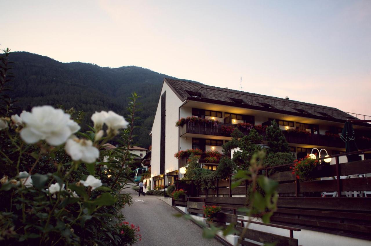 Pippo Hotel Terzolas Екстериор снимка