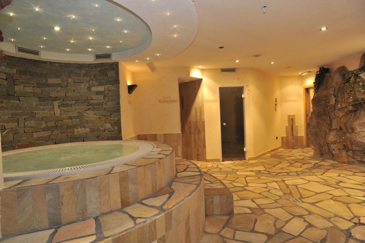 Pippo Hotel Terzolas Екстериор снимка
