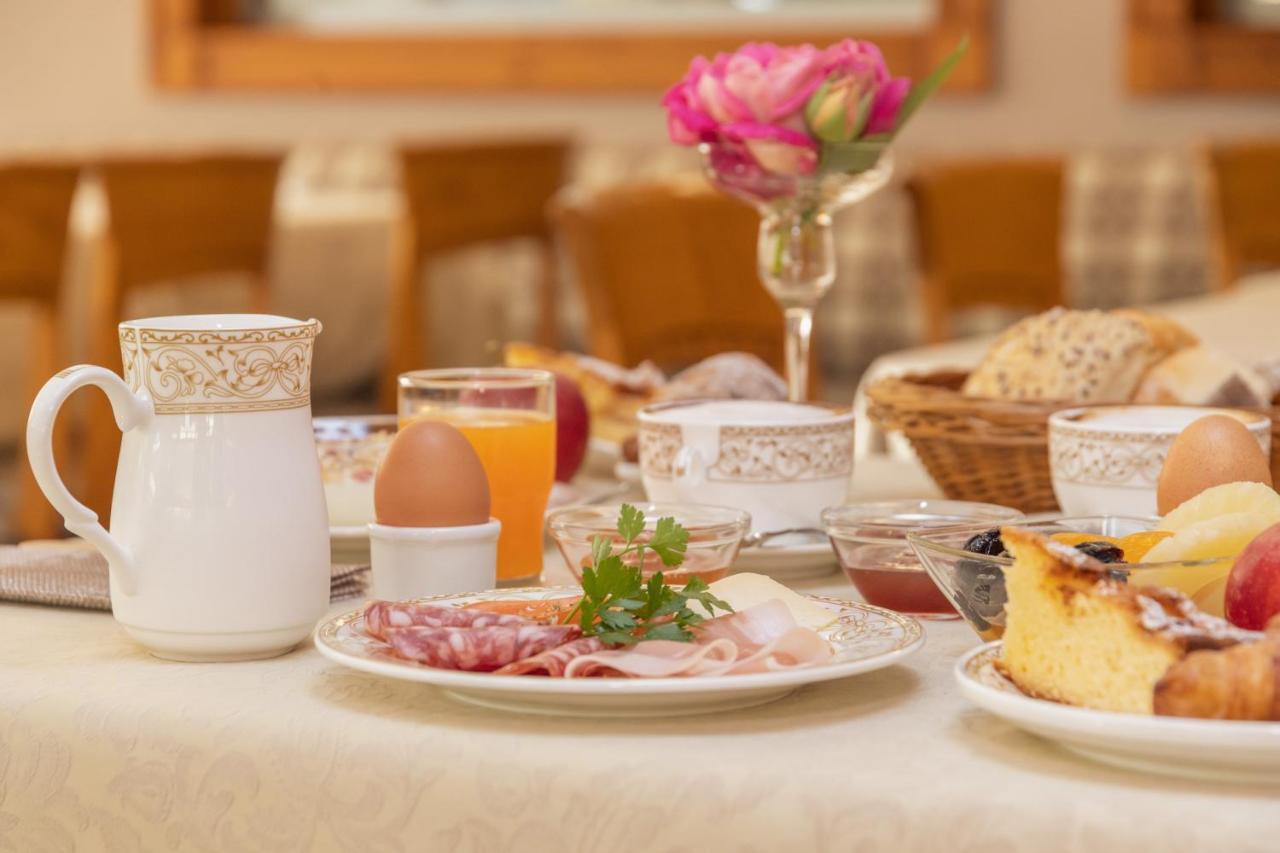 Pippo Hotel Terzolas Екстериор снимка
