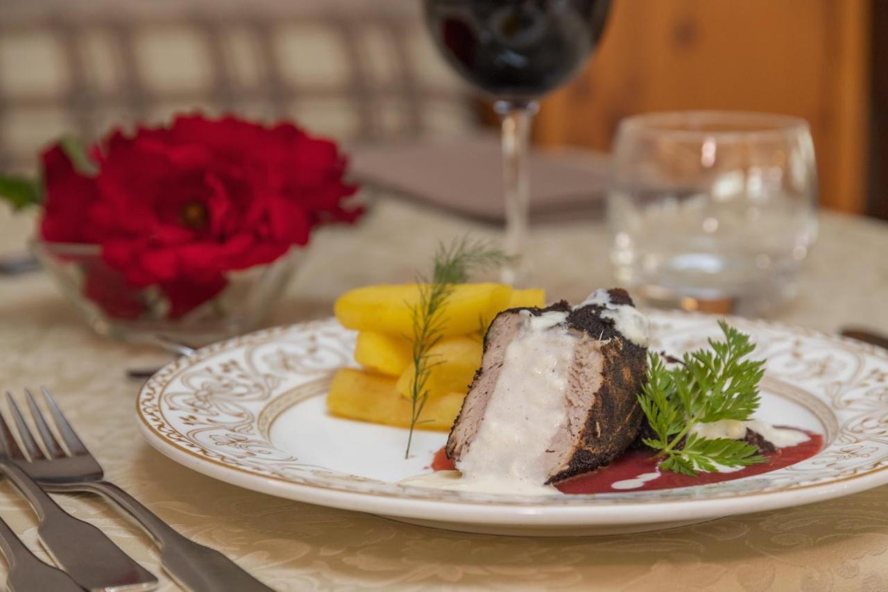 Pippo Hotel Terzolas Екстериор снимка